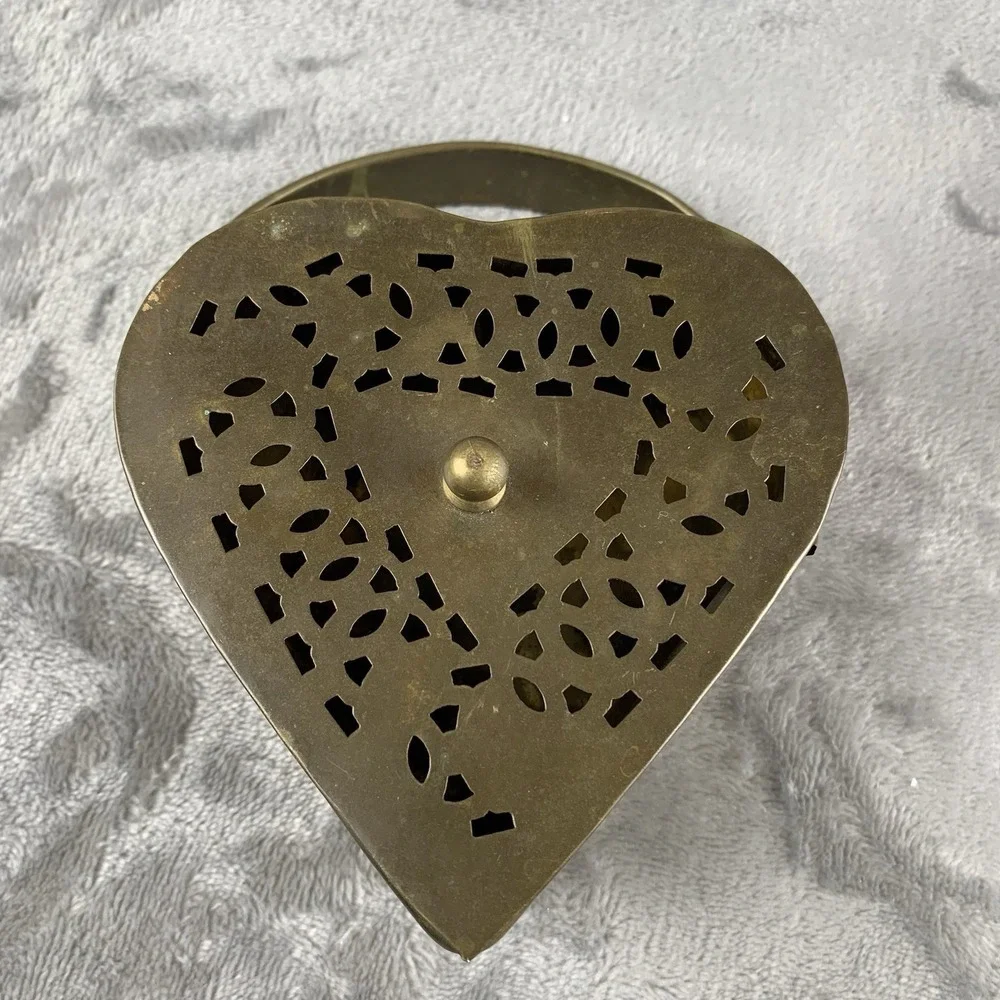 Vintage Brass Heart Shaped Trinket Box Lid Handle Patina For Potpourri Jewlery